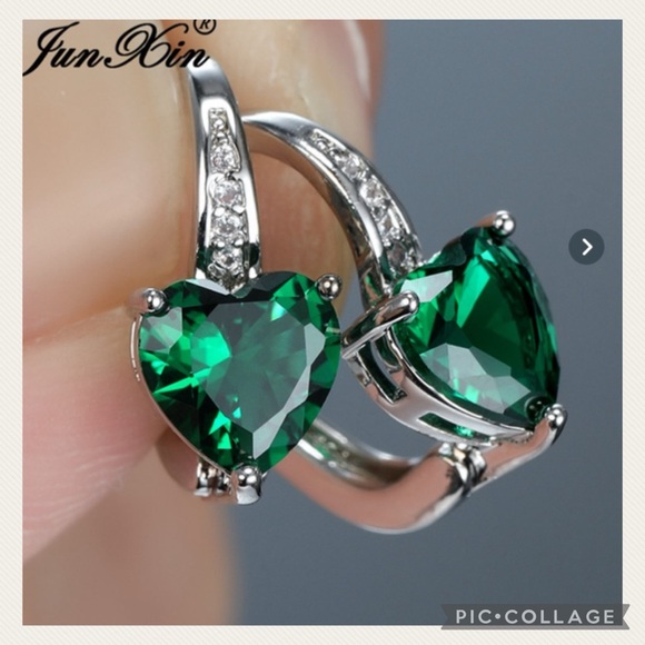 NEW 925 Green Heart Shaped Sterling Silver Rhinestone Earrings - Picture 4 of 9